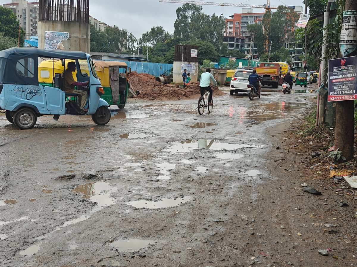 nehalbshah's tweet image. Carmelaram Railway Station Road. No apathy just suffering . We are helpless, tired and scared. @BBMPCOMM @osd_cmkarnataka @MALimbavali @DKShivakumar @ICCCBengaluru # carmelaram @WFRising @carmelaramunite @kdevforum @ChristinMP_ @CivicOp_india @namma
