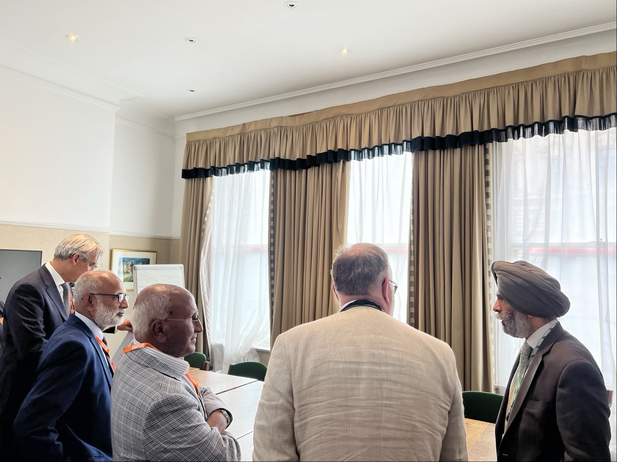 Jas_Athwal's tweet image. I joined activists and lawyers to discuss the human rights crisis occurring in Bangladesh.
We discussed anti-terror legislation, the rise in political & religious violence and democratic backsliding.
We must oppose anti-Hindu & anti-Christian violence, defend political freedoms…