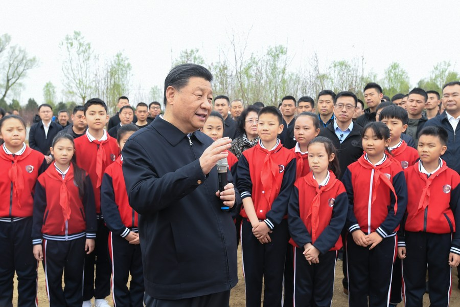 BattlementLK's tweet image. "The family is the first classroom.
A parent is the child’s first teacher.
Parents should always set a good example for their children.
Guide them with correct actions, ideas, and methods."
- President Xi