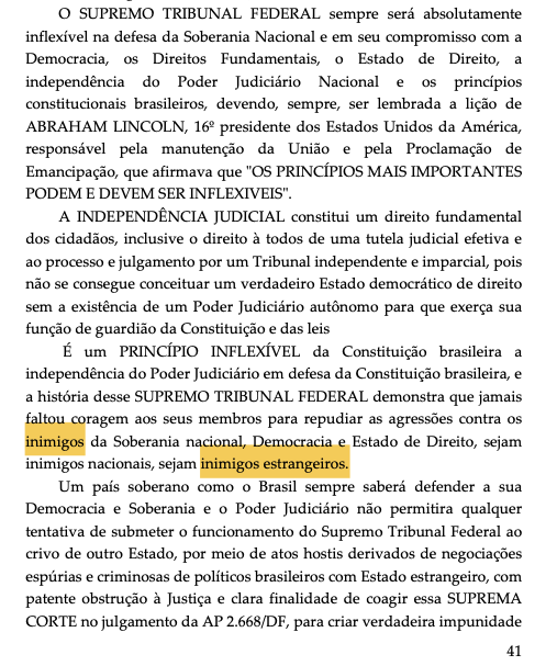 freitashebert_'s tweet photo. Um último ponto sobre a decisão do ministro Alexandre:

Essa página do print abaixo em que o ministro sugere que Trump seria um inimigo do Brasil não deveria estar na decisão. É sempre muito problemático quando um juiz foge dos fatos para fazer discurso. Nesse caso, então...

Não me parece que o presidente dos EUA esteja fazendo bravatas e esse trecho vai escalar ainda mais a tensão.

É entendível que Alexandre, que é ser humano antes de ser ministro, esteja com a cognição e as emoções comprometidas, já que está no olho do furacão.

Mas talvez seja o momento de começar a ouvir conselhos e a repensar o protagonismo.

Temo, sinceramente, pelo o que está por vir.