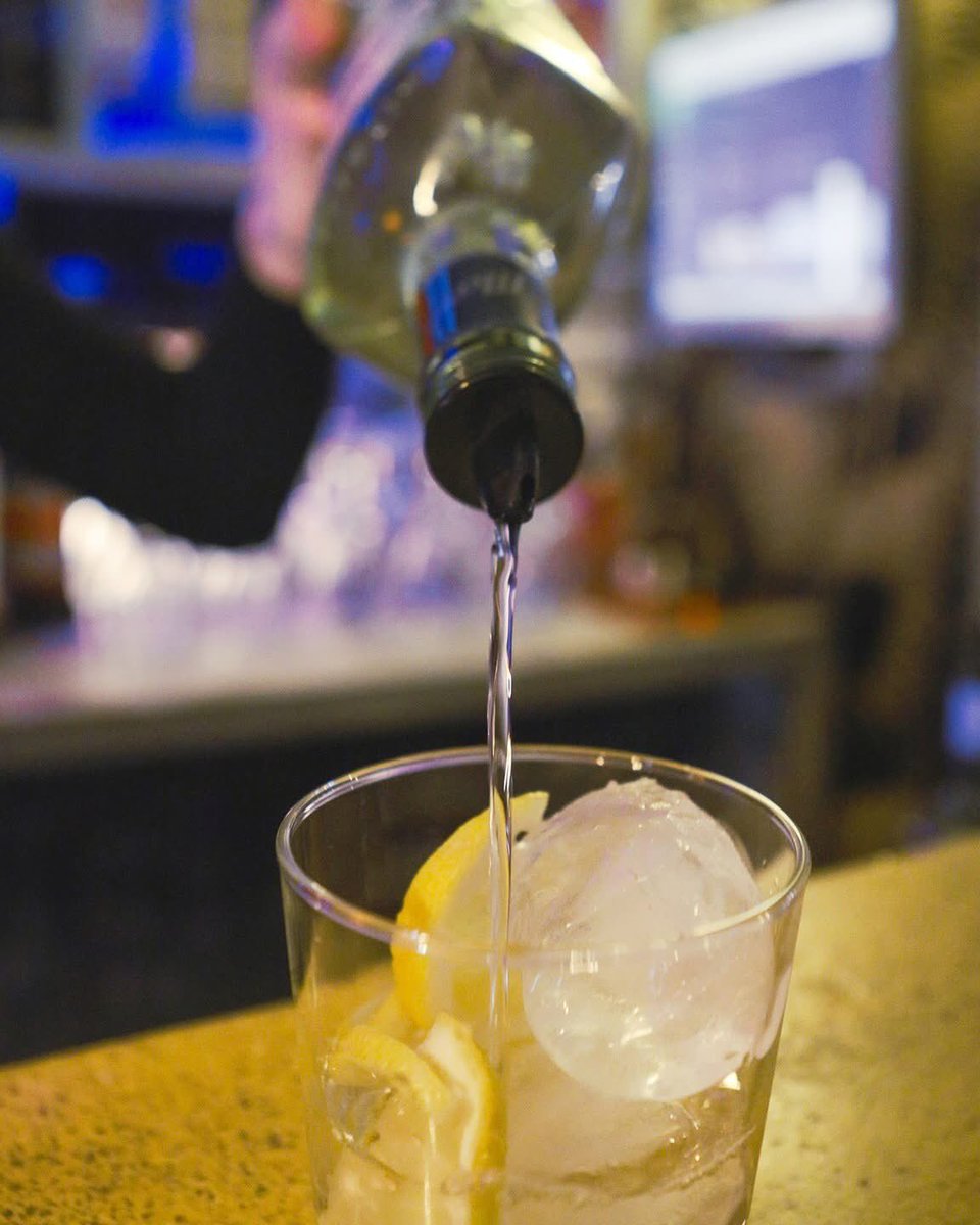 ¿Vermú? ¡En La Traviata es un ritual! 🕛✨
Disfruta de nuestro vermú bien frío y con ese toque secreto que enamora.