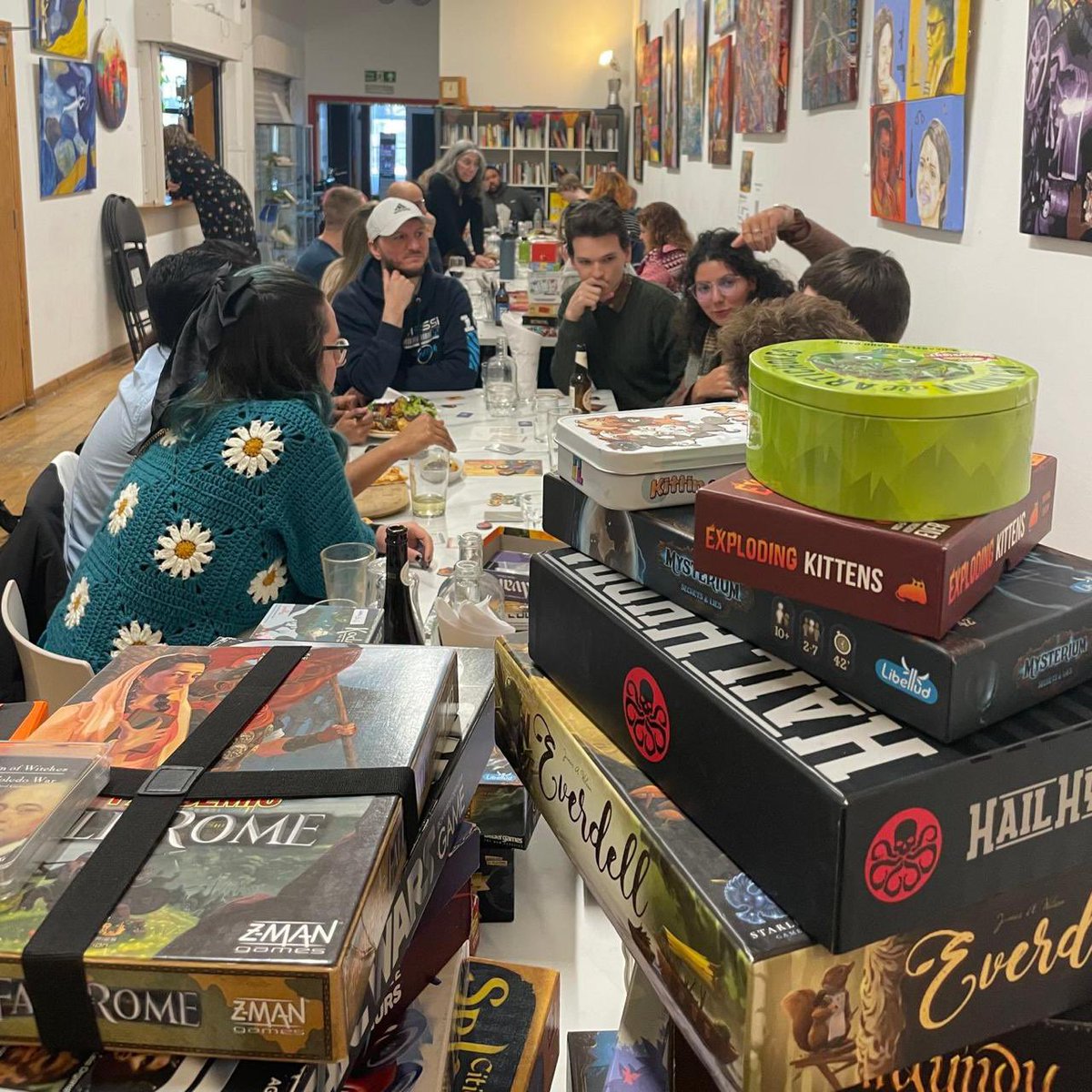 FatGayVegan's tweet image. Board games and vegan food this Sunday? You got it! Read more on my blog: tinyurl.com/5eyfvahc