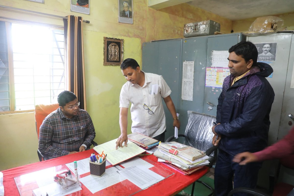arpit_verma13's tweet image. आज हाईस्कूल गोरस एवं प्राथमिक विद्यालय बरसाना का आकस्मिक निरीक्षण किया गया, जिसमें विद्यालय की शैक्षणिक व्यवस्था, साफ-सफाई, उपस्थिति तथा अनुशासन की स्थिति का अवलोकन किया।
@JansamparkMP
@CMMadhyaPradesh
