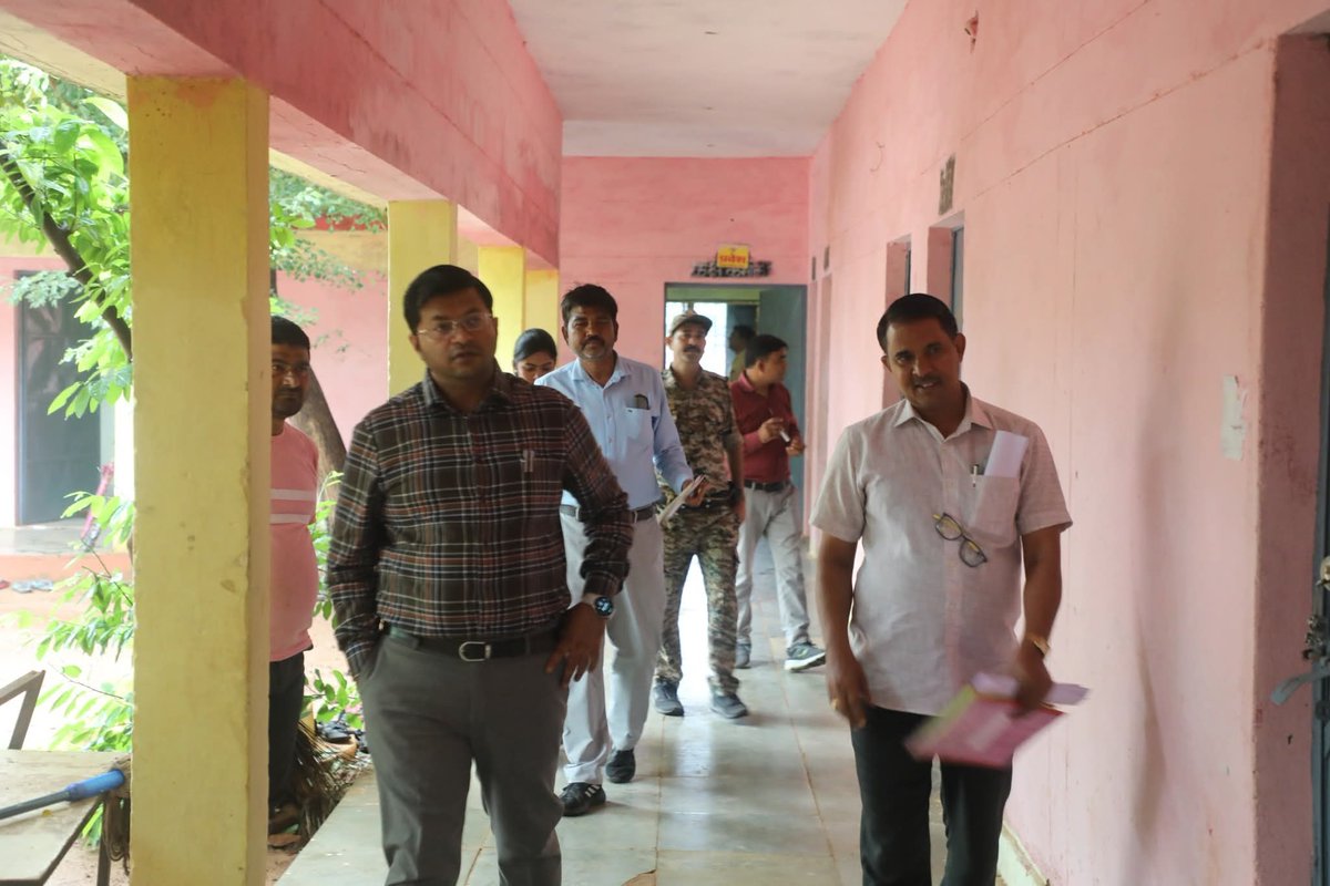 arpit_verma13's tweet image. आज हाईस्कूल गोरस एवं प्राथमिक विद्यालय बरसाना का आकस्मिक निरीक्षण किया गया, जिसमें विद्यालय की शैक्षणिक व्यवस्था, साफ-सफाई, उपस्थिति तथा अनुशासन की स्थिति का अवलोकन किया।
@JansamparkMP
@CMMadhyaPradesh