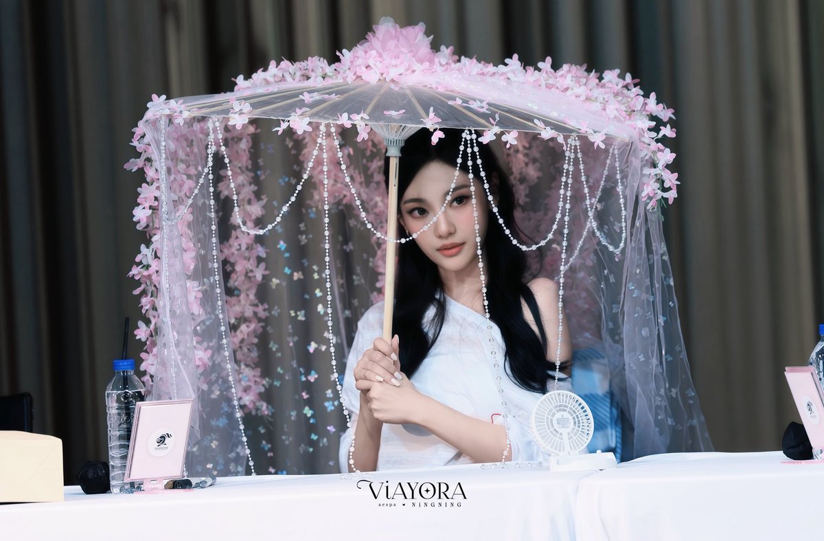 Viayora_N's tweet image. 250712 K4 Fansign
😌😍😍😍

#닝닝 #NINGNING  #宁艺卓 #에스파 #aespa #宁宁 #寧藝卓 #寧寧 #AESPA