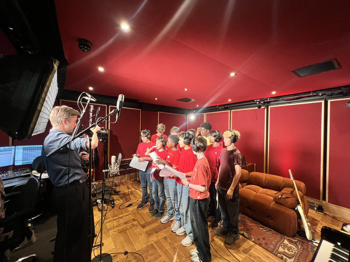 CVMSMusic's tweet image. We had a fun day today recording for a new project.