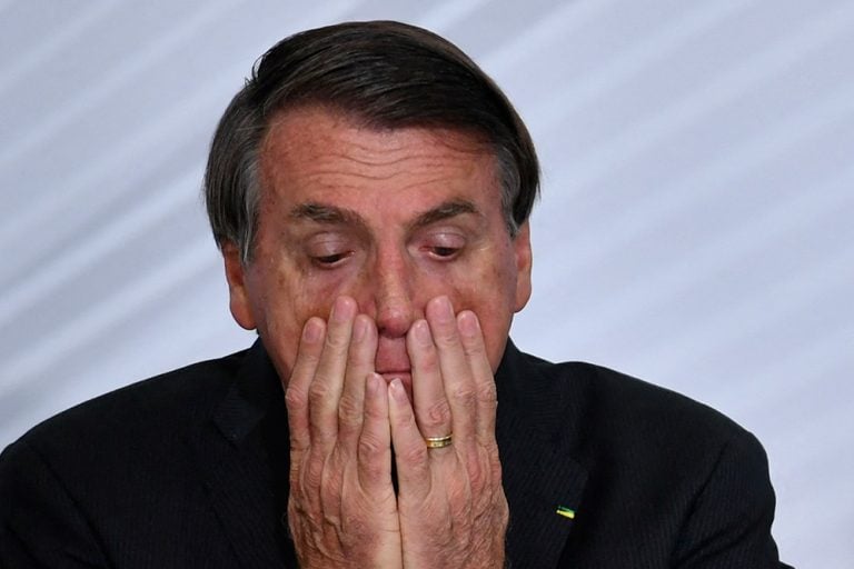 [POLÍTICA INTERNACIONAL]

PRISIÓN DOMICILIARIA, TOBILLERA ELECTRÓNICA E IMPEDIMENTO DE USO DE REDES SOCIALES PARA JAIR BOLSONARO

lc.cx/FXgJNF

Por PPV

¡Saltá el cerco! ¡Difundí!