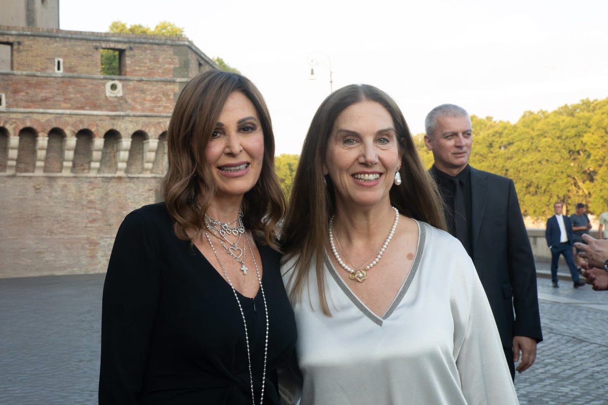 MirelaKumbaro's tweet photo. 📍 Bridging Destinations - Me ftesë të Ministres së Turizmit të Italisë Daniela Santachè 🇦🇱 🇮🇹 jetëzojmë një platformë të re bashkëpunimi mes vendeve të Ballkanit dhe Italisë në turizëm ✈️ https://t.co/Bds3bRmw6G