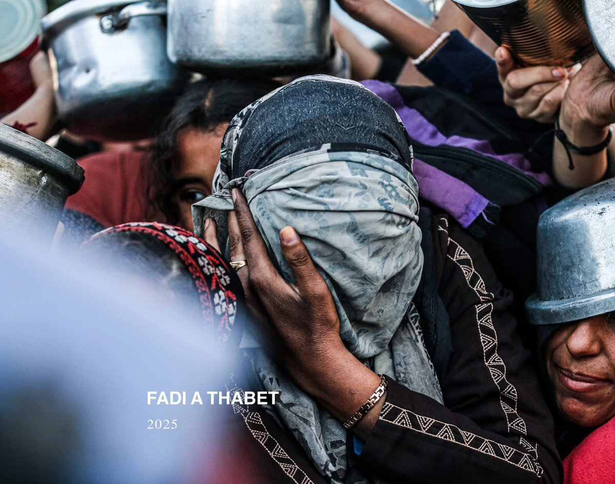 Gaza_Gaza2023's tweet image. لا تغطّي وجهكِ يا أمي، لا تخجلي،
فوالله… من يجب أن يخجل هو من يراكِ هكذا ولا يحرّك ساكنًا،
هو من يملك ولا يُطعم، يسمع ولا يُنقذ،
أنتِ كريمة… والخذلان هو العار.
#غزه_تموت_جوعاً