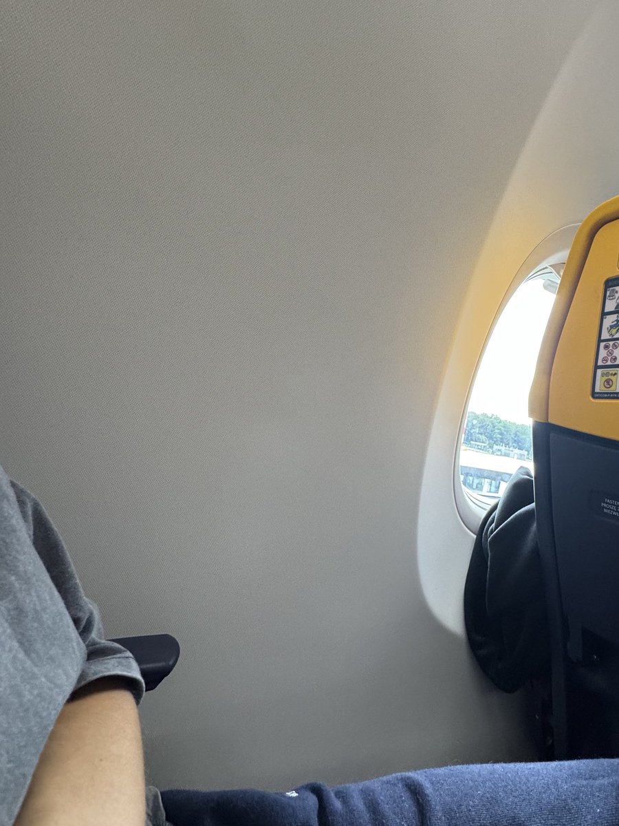 Thanks for a great window seat <a href="/Ryanair/">Ryanair</a> 👍