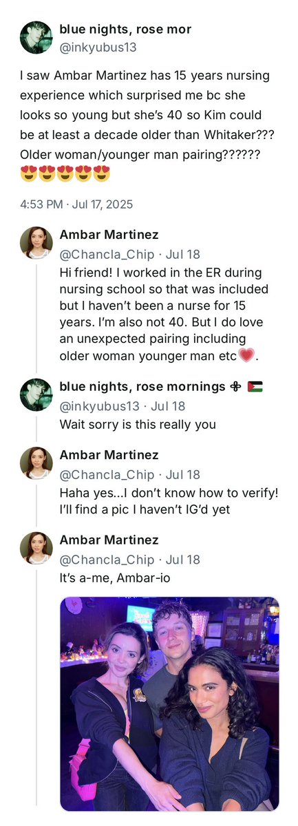 supriyaganeshbr's tweet image. Em resposta a um comentário sobre possível relacionamento de personagens da série The Pitt, Ambar Martinez (Enf. Kim) esclarece sua idade e compartilha nova foto com os colegas de elenco, Supriya e Gerran. 📸: @Chancla_Chip