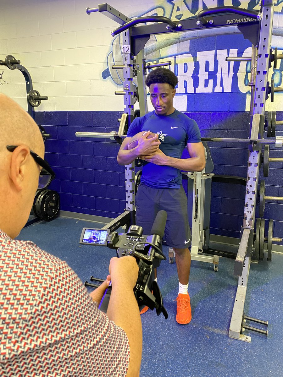 ihss_dfw's tweet image. Big thanks to @_davian0 for joining us today. Great time hanging out this morning. Look for his story this fall on Inside HS Sports