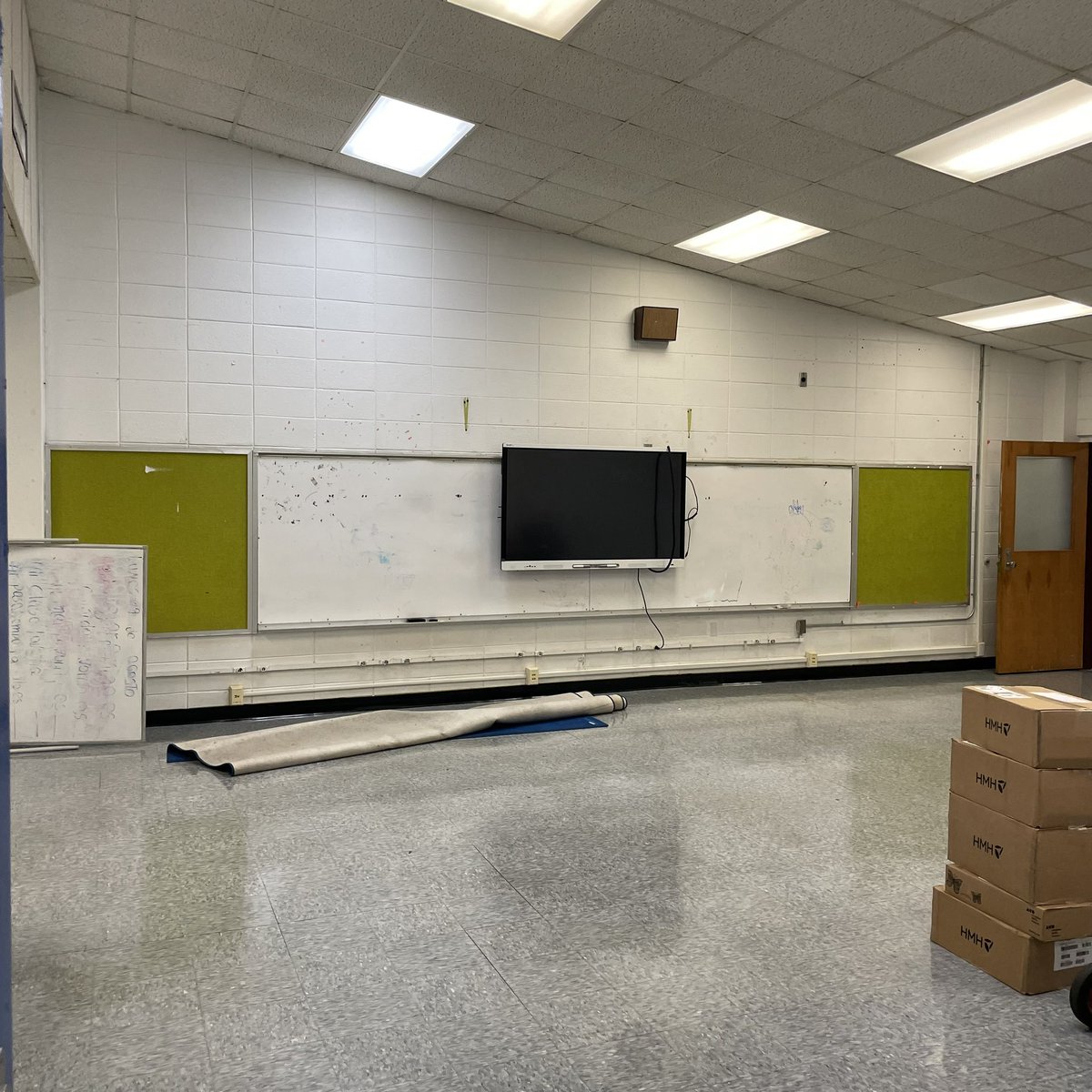 sunshyne1027's tweet image. This empty room is about to become something special. I'm moving classrooms & starting fresh by creating a space where the teachers feel supported & our students can grow.
Any help is appreciated ❤️
amazon.com/hz/wishlist/ls….
#clearthelist #BetterTogether #teachertwitter