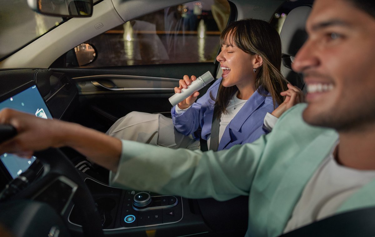 BYDCompany's tweet image. BYD KING turns traffic into a concert.
Built-in karaoke. Wireless mics. Your favorite songs at the ready. Sing more. Stress less.