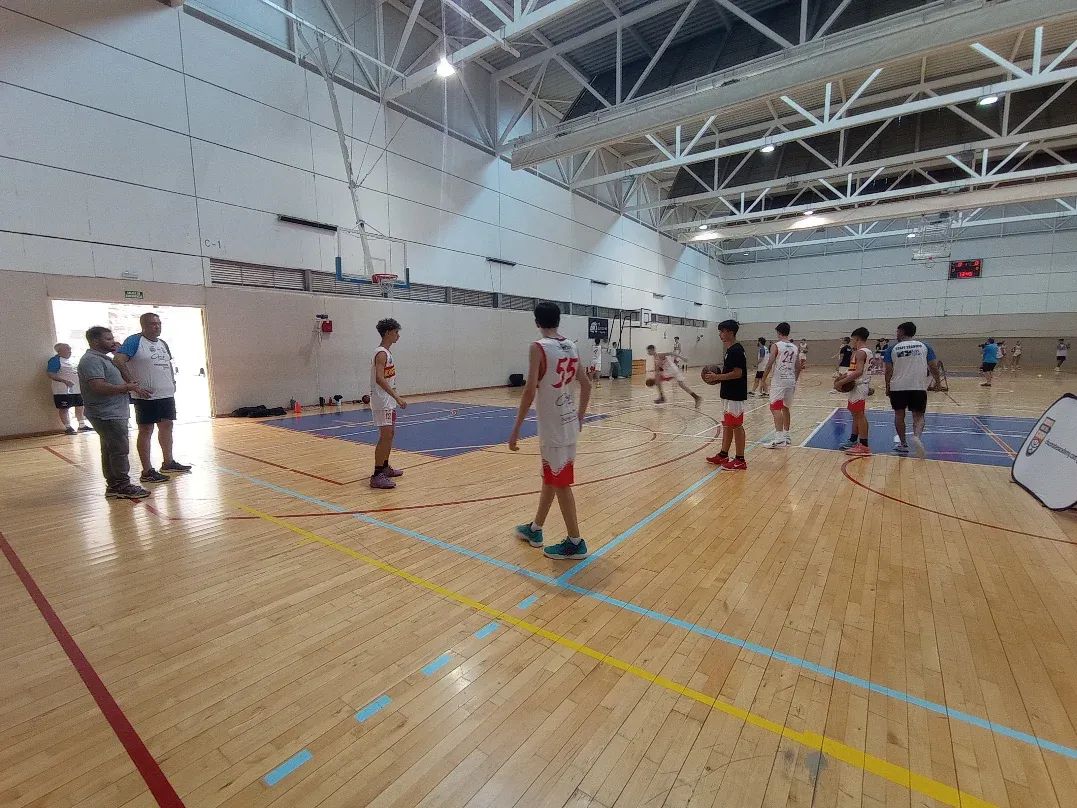 ⚪ BALONCESTO
El concejal de Deportes destaca la envergadura del XI Campus Internacional de Baloncesto ‘Chus Mateo Academy’ - V Edición ‘Ciudad de Cástulo’.

🏀 Esta actividad cuenta con la participación de 50 jugadores de 15 nacionalidades.

ℹ️ +INFO:
ciudaddelinares.es/noticias/el-co…