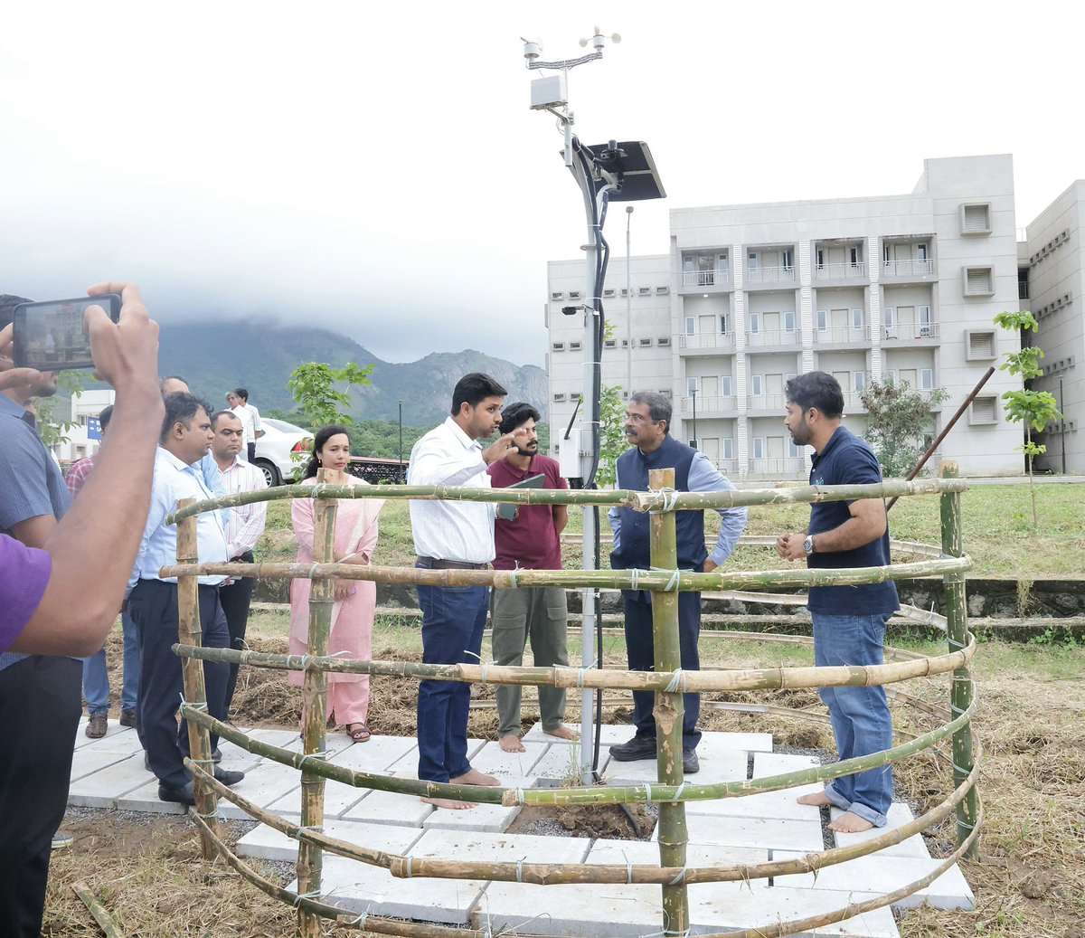Dharmendra Pradhan (@dpradhanbjp) on Twitter photo Interacting with Sreehari V, Founder, Revin Krishi, and his team at the Smart AgriTech Centre for Advanced Research and Development at <a href="/PalakkadIIT/">IIT Palakkad</a> made my day.
He and his team are harnessing the power of artificial intelligence and IoT to create impactful and affordable Interacting with Sreehari V, Founder, Revin Krishi, and his team at the Smart AgriTech Centre for Advanced Research and Development at <a href="/PalakkadIIT/">IIT Palakkad</a> made my day.
He and his team are harnessing the power of artificial intelligence and IoT to create impactful and affordable