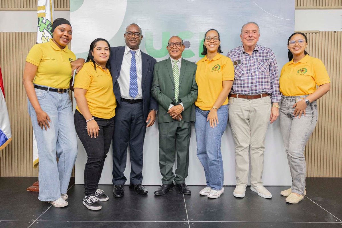 Acompañamos al Dr. Víctor Moreno, exprofesor UCE, en la puesta en circulación de su libro “Historia de la Salud en San Pedro de Macorís”.
Una valiosa obra que rescata la memoria sanitaria de nuestra provincia.
Desde la UCE, apoyamos el conocimiento y la cultura. 📚
#UCE #SaludRD