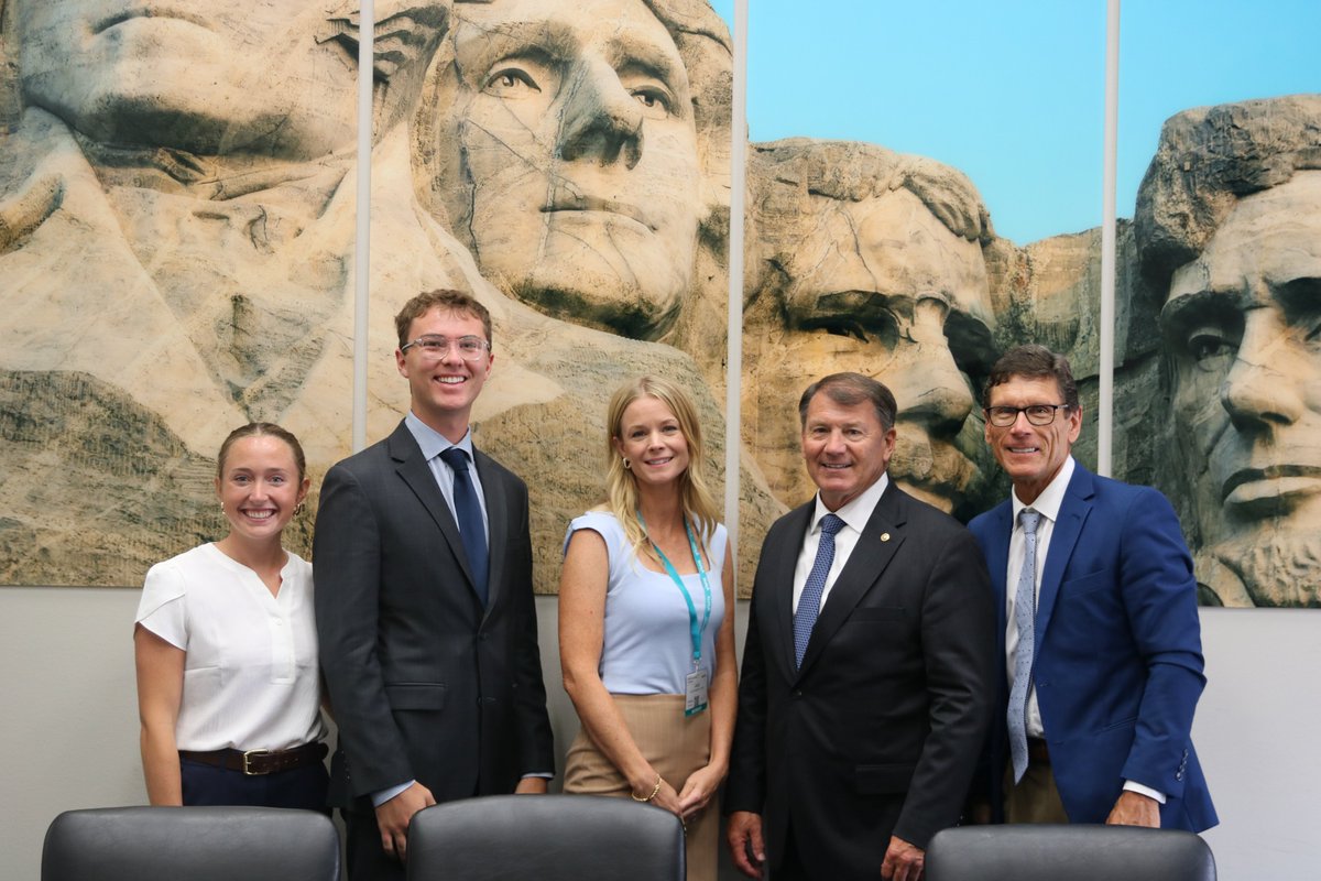 SenatorRounds's tweet image. Met with South Dakota members from the Physical Therapy Association and discussed key issues impacting their profession and patients, including Medicare Payment Reform.