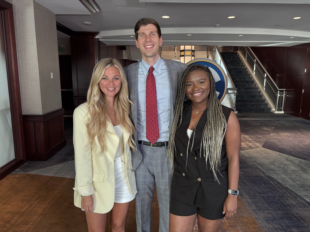DavisBakerTV's tweet image. Great to be back at home for another SEC Media Days 🏈
Grateful to have such an amazing team