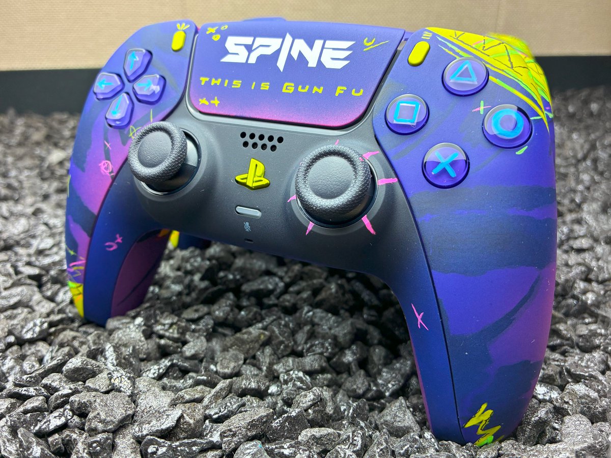 Nekkicom's tweet image. At Summer Game Fest, we brought @playspine and five hand-painted controllers
120+ guests tried #SPINE demo using them, including @geoffkeighley, Mark Cerny, and teams from @pcgamer, Daily Mail Gaming, and @EpicGames
For a cinematic game, even the details in your hands matter.