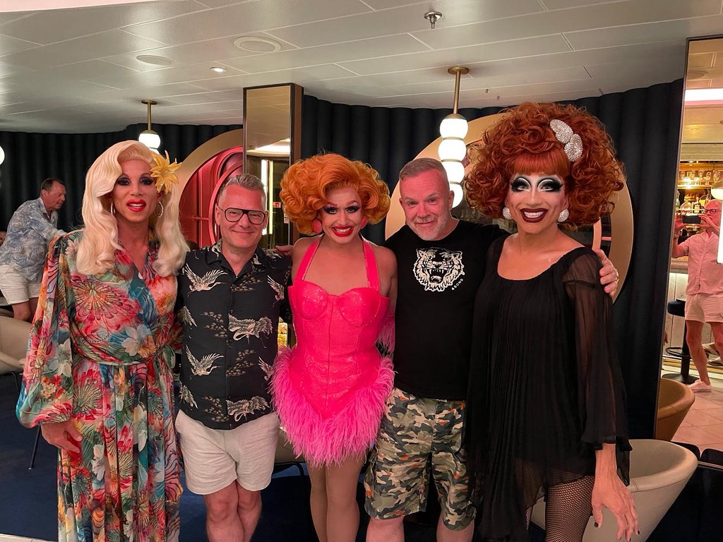 Just a casual evening hanging out with <a href="/TheBiancaDelRio/">Bianca Del Rio</a> <a href="/marymacofficial/">Mary Mac</a>, and Miss Sherry Vine - no big deal. 😝🌈 #Queens #DragRoyalty