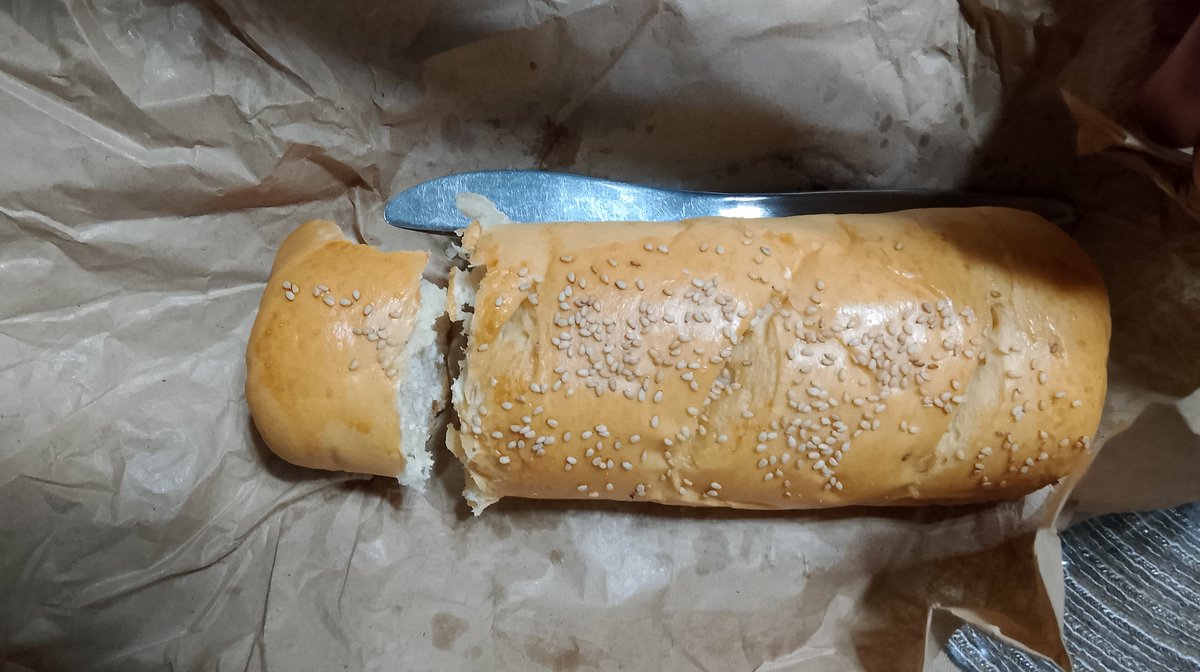 windysaulty's tweet image. The principal from my prev. university went to my home and gave me bread 馃槉馃槉