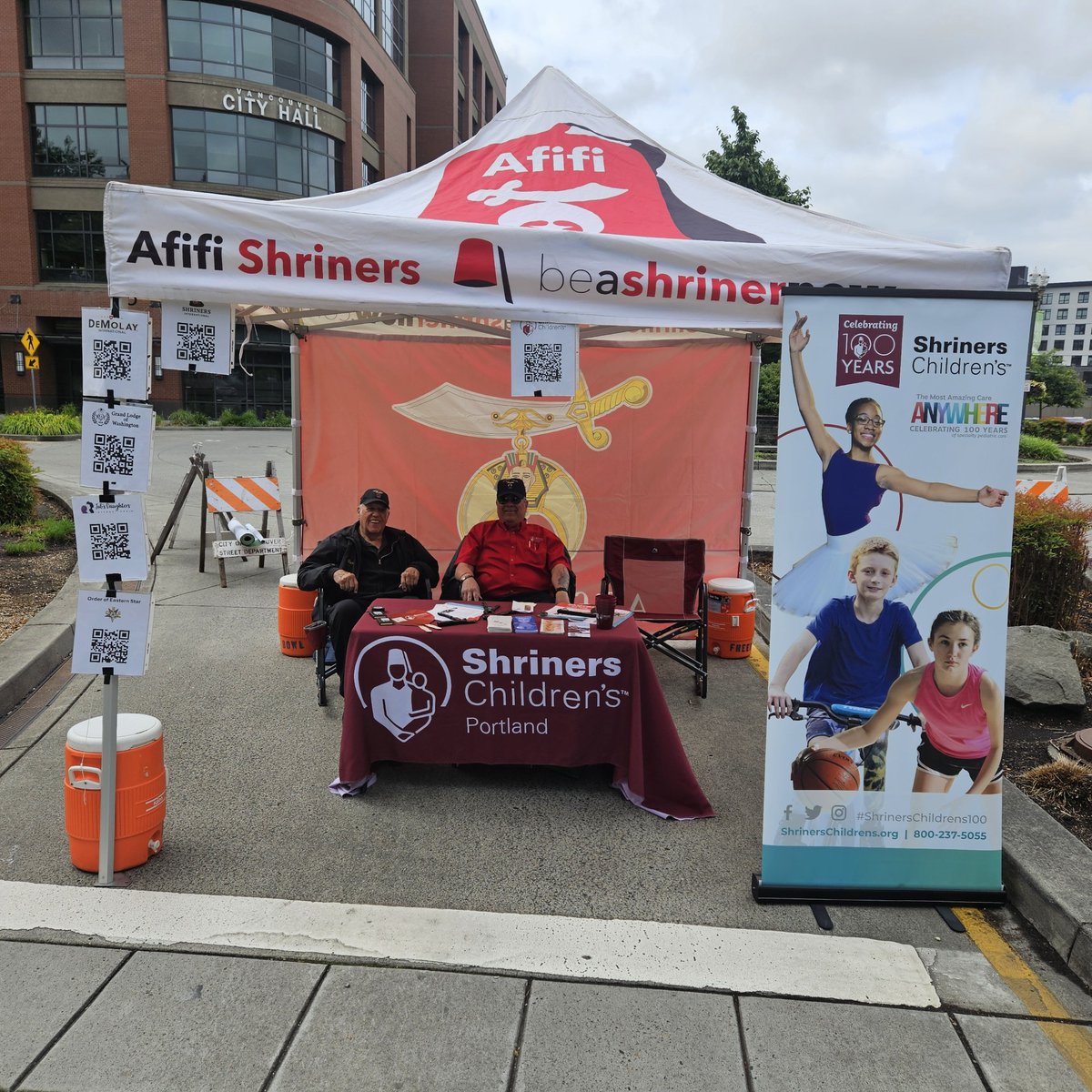 ShrinersPDX's tweet image. The Afifi Shriners had a great time telling the Vancouver community about Shriners Children’s Portland at the Vancouver Famer’s Market. Find them there again on August 2!
#SupportLocal #VancouverWA #FarmersMarket