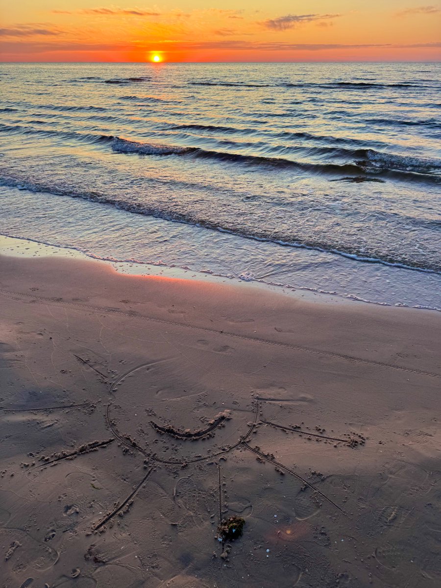 Run_fly_Smile's tweet image. Friday Sunset 馃槉
Baltic Sea
Latvia 馃嚤馃嚮
#Friday #Sunset #Latvia #BalticSea