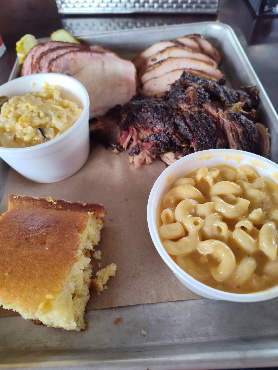 TheMRR7's tweet image. Took a leisurely drive up to Luther, IA for a pre-tournament lunch at Whatcha Smokin? BBQ &amp;amp; Brew.  I got a 3 Meat Pitmaster Plate with Pulled Pork, Pork Loin, Turkey Breast, Mac &amp;amp; Cheese, Cheesy Potatoes, Pickles, &amp;amp; Cornbread.

Watcha Smokin? was recommended to me last summer by…