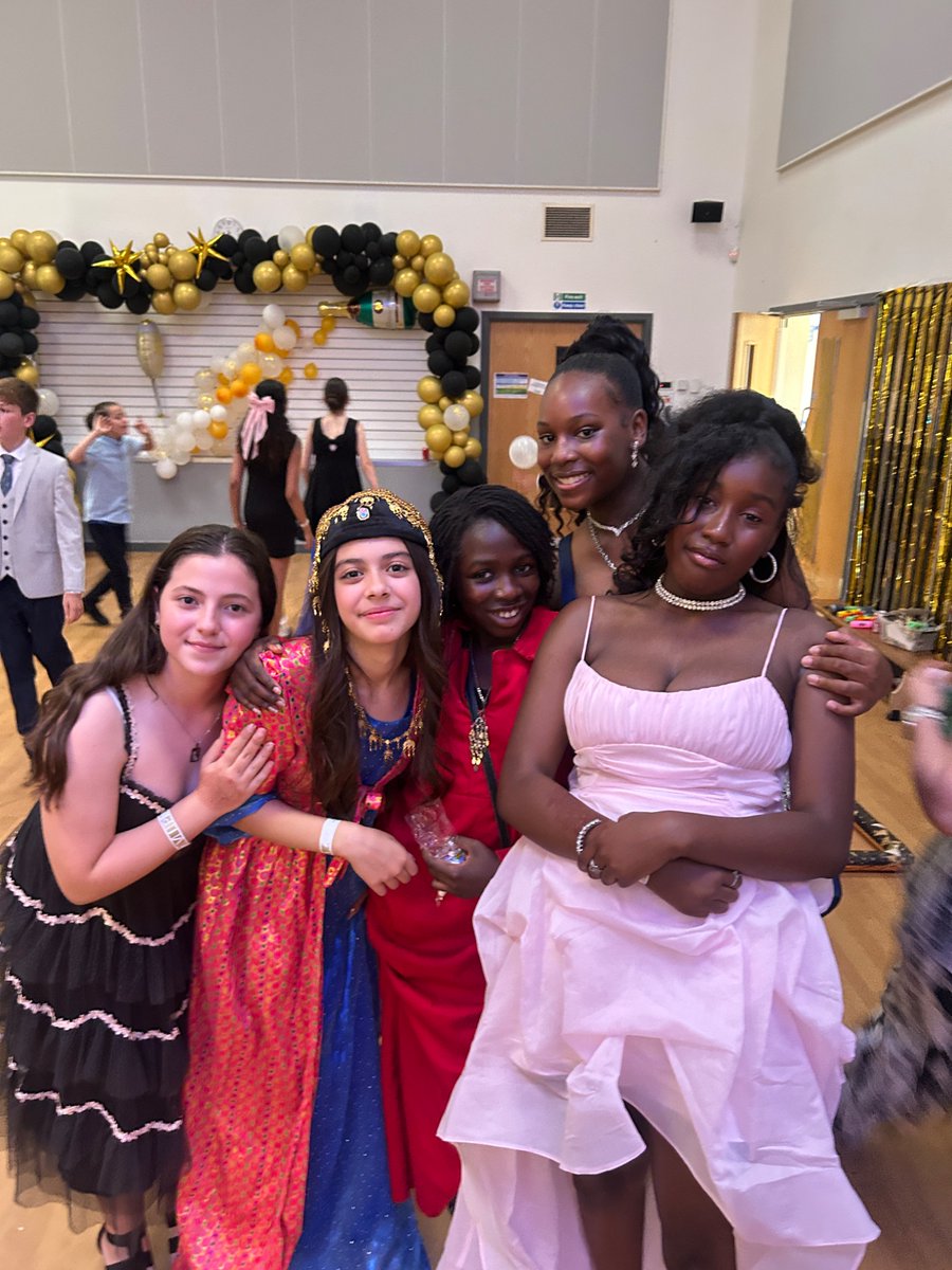 Having a great time at the Year 6 prom! #heathfield #team #year6leavers