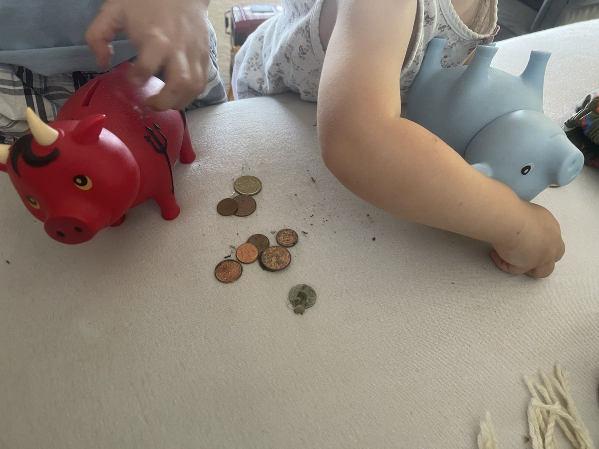 e_dampier's tweet image. Was würde ich nur ohne meine
zukünftigen Bänker tun?
👨👩👧👦 Die Debatte um die seit Jahrzehnten sinkende Geburtenrate ist unnötig resigniert. Ja, die Rahmenbedingungen fürs Kinderkriegen erscheinen heute oft schwieriger. Und doch zeigen mutige Familien, wie es geht. Warum der…