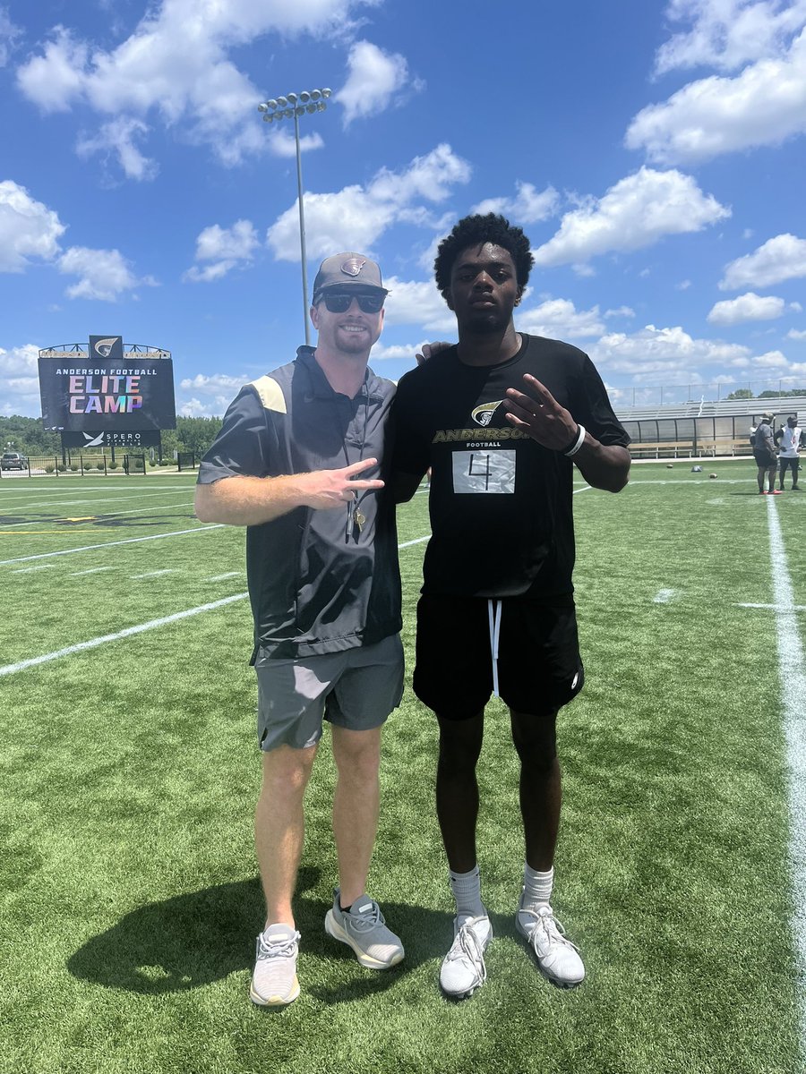 Anderson_Bean1's tweet image. Had an amazing camp today At Anderson university , went 4/4 on reps and 4.5 40.