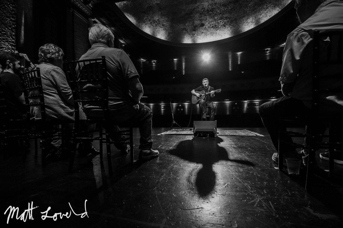 DeitraMagPhotos's tweet photo. Ghost Light Sessions, featuring Dallas Jones, at the Gillioz Theatre
5/12/2025
You can check out more of this series when you subscribe to the Gillioz Theatre on YouTube!
•
#dallasjones | #gillioztheatre | #ghostlightsessions | #downtownsgf | #music | #photography https://t.co/Oa2mHlQWal