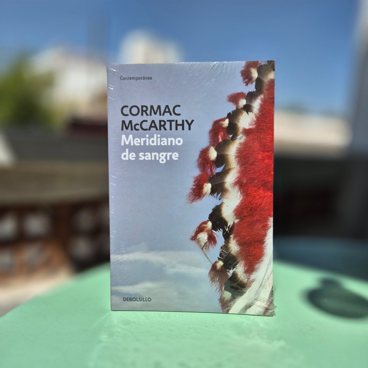 SandorMaraiLib's tweet image. “Nada humano le es ajeno a la violencia.” Meridiano de sangre sigue ardiendo 25 años después. Una novela feroz sobre justicia, poder y exterminio en la frontera México-USA. McCarthy escribe con fuego: cada página corta como cuchillo.