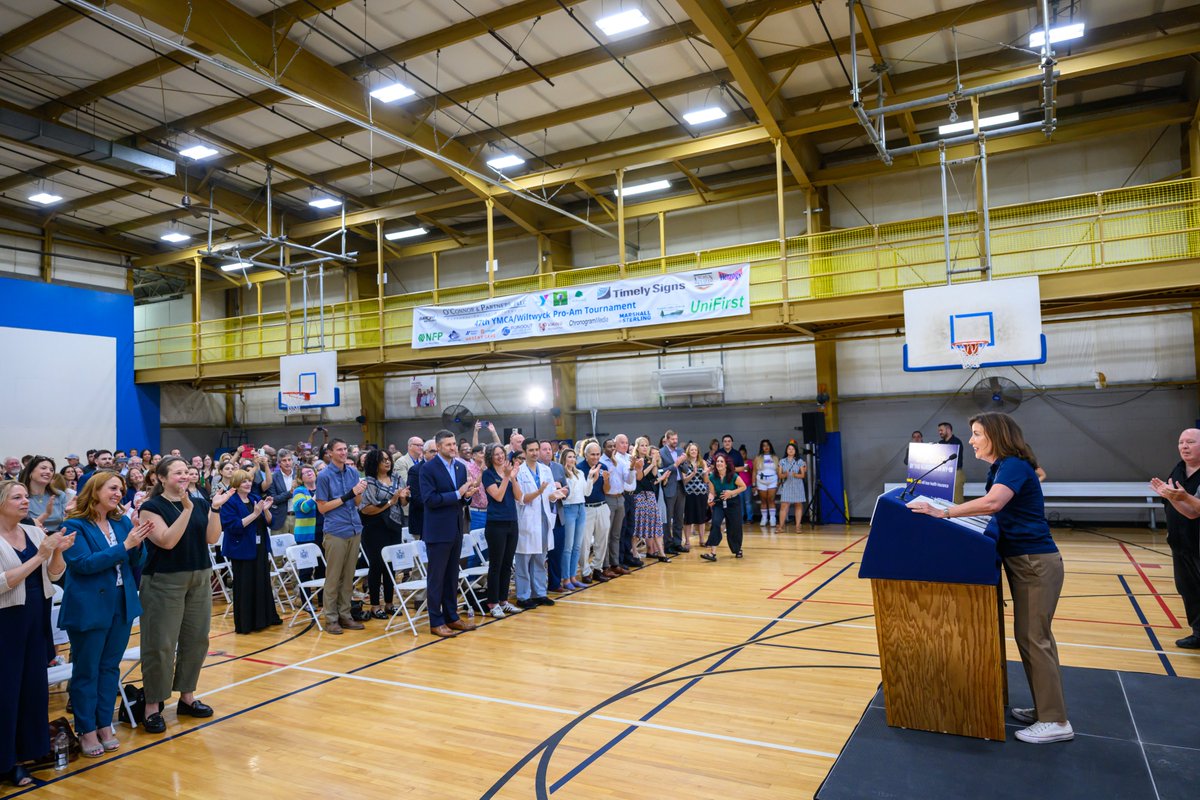 Doreen_M_Harris's tweet image. I joined @GovKathyHochul & @RepPatRyanNY today w/ her Cabinet & many supporters to rally against the devastating impacts of federal funding cuts. NYS is standing up against these harmful cuts that will detrimentally impact our NYS communities & families. governor.ny.gov/news/video-aud…