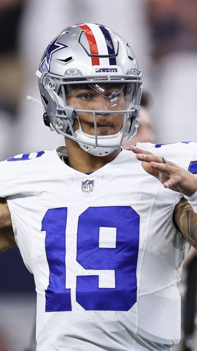 HelmetStalker's tweet image. Chargers QB Trey Lance is using a Riddell SpeedFlex True with an SF-2BD-SW facemask, clear Oakley visor and a SportStar Victory chinstrap paired with their Zip Straps; he used a Riddell SpeedFlex with the Cowboys on 2024.