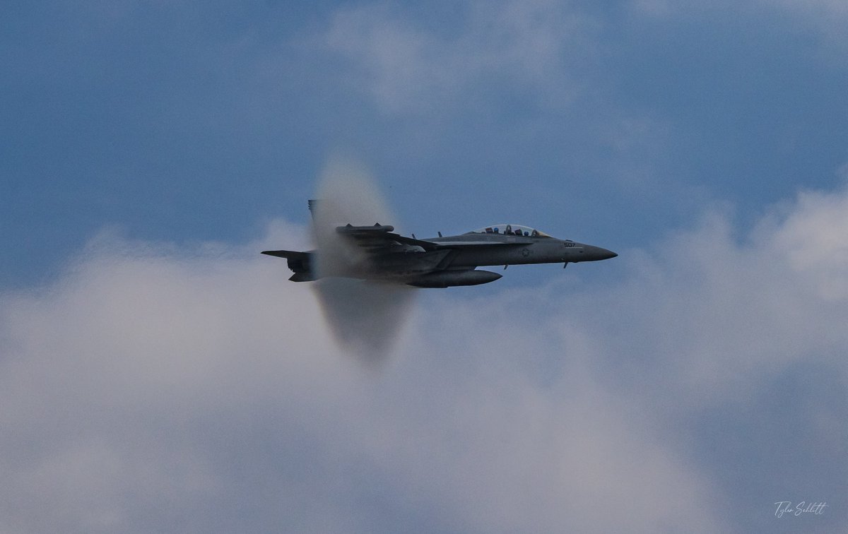 Stormchaser_TS's tweet image. Any of my followers heading to @EAA this coming week? If so let’s meet up and talk aviation and weather!
Photo from @SpiritAirshow a few years back.