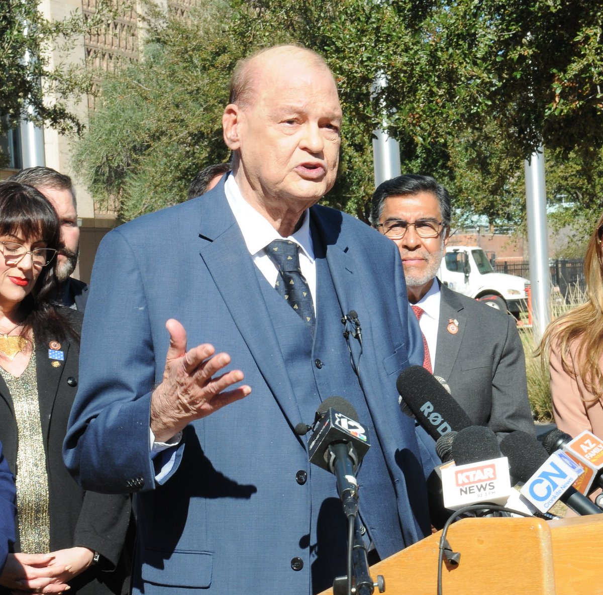 azcapmedia's tweet image. Appeals court sends @RealTomHorne packing in his bid to require schools to use only "structured English immersion." He says it violates what voters approved in 2000. Judges don't address that, say he lacks the legal standing to sue in the first place. tucson.com/news/state-reg…