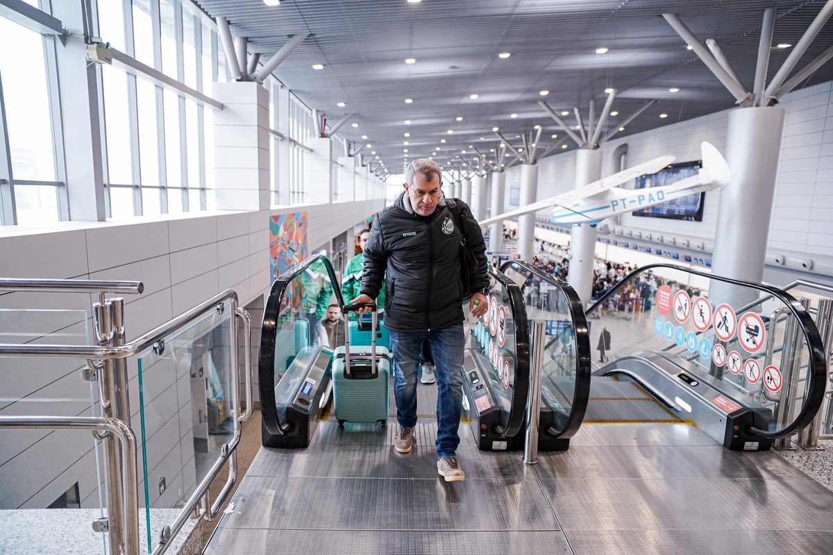 ECJuventude's tweet photo. Juventude em deslocamento para Belo Horizonte 🛫

No domingo o desafio alviverde será diante do Cruzeiro, pelo @Brasileirao 

📷 Fernando Alves/ECJ  

#ECJ #Juventude https://t.co/9ClgqUy6Bm