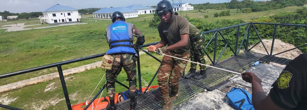 UNODC_MCP's tweet image. @UNODC_MCP conducts training of VBSS Trainers for navies from 🇧🇯 🇨🇲 & 🇳🇬, as part of efforts to ensure sustainability of capacity building initiatives to further enhance maritime security in #GoG.
Funded by #DKinGoG.
@UNODC_WCAfrica