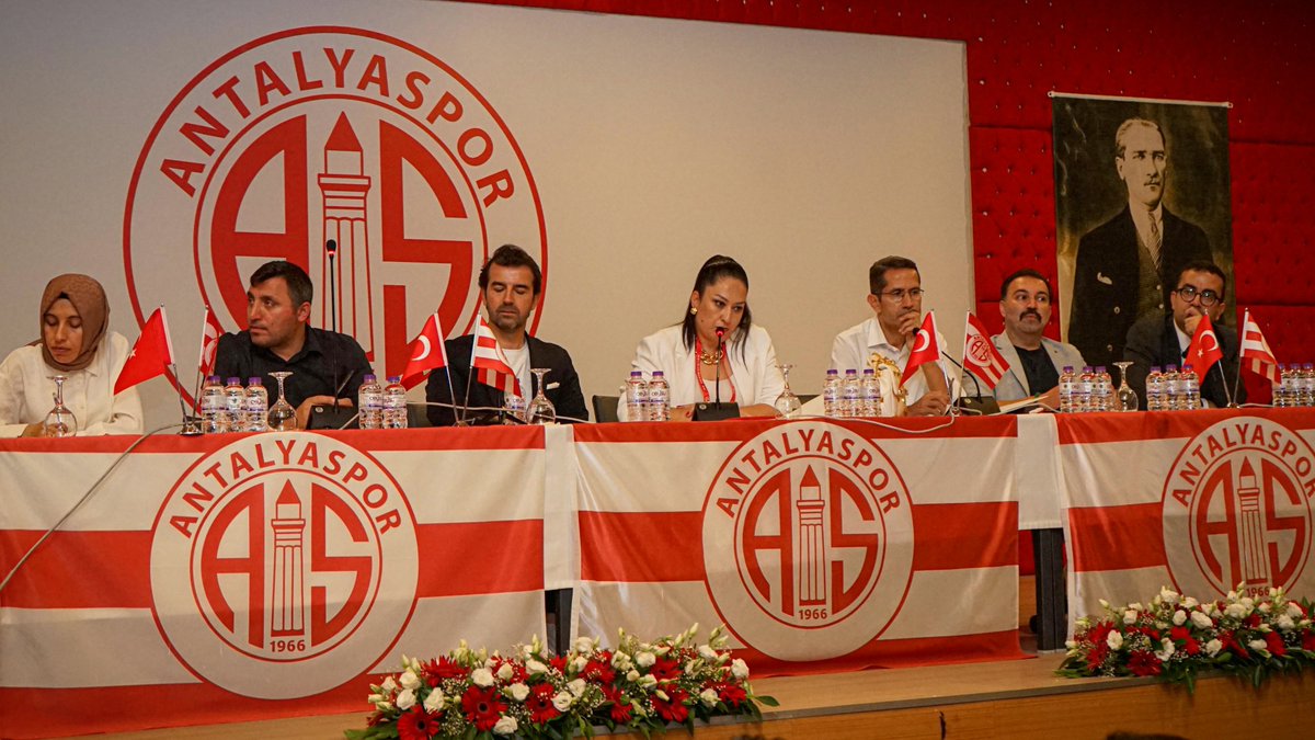 📌 Antalyasporumuzun Yeni Başkanı Rıza Perçin 

Antalyasporumuzda Olağanüstü Genel Kurul gerçekleştirildi. Atilla Vehbi Konuk Tesislerimizde bulunan Suphi Türel Kongre Merkezi’nde gerçekleştirilen genel kurul, divan heyetinin oluşturulması ile başladı. Divan Kurulu Kamile