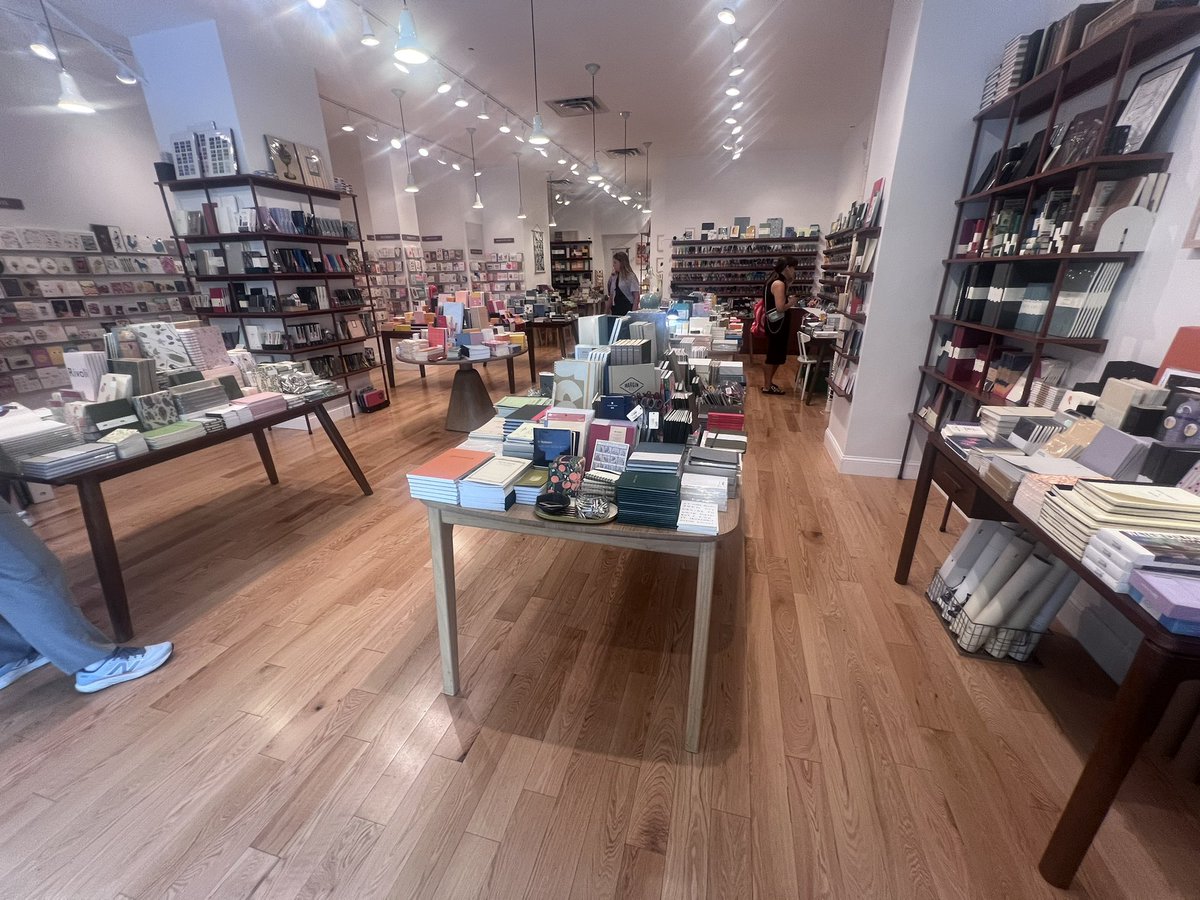 EmanuelDerman's tweet image. As the world has moved away from writing by hand, over the last 20 or 25 years an incredible diversity of writing implements and paper and notebooks has developed for a v small audience
