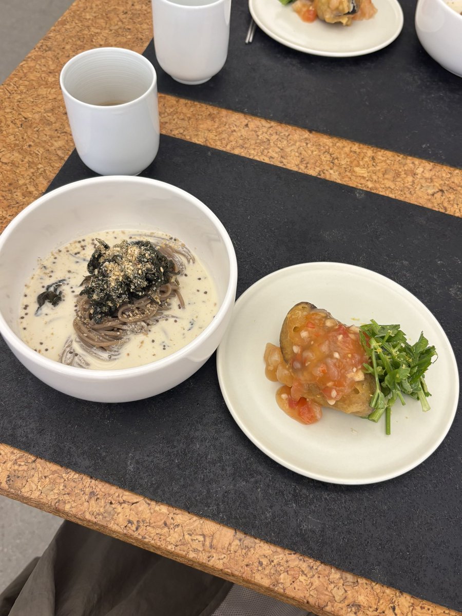 naengteol2's tweet image. 상암 디미시 점점점점점점
가보고 싶었던 비건 코스요리 식당••••••
분위기나 양이나 맛 모두 만족스러웠다!
시즌별로 코스가 바뀌는데 8가지 메뉴 중 바다파스타랑 레몬 브륄레가 .. 레몬 브륄레 진짜 미침 .... 입가심 제대로야..
중요한 날에 가는 걸 추천합니다 🪸💙
#나의비거니즘일기