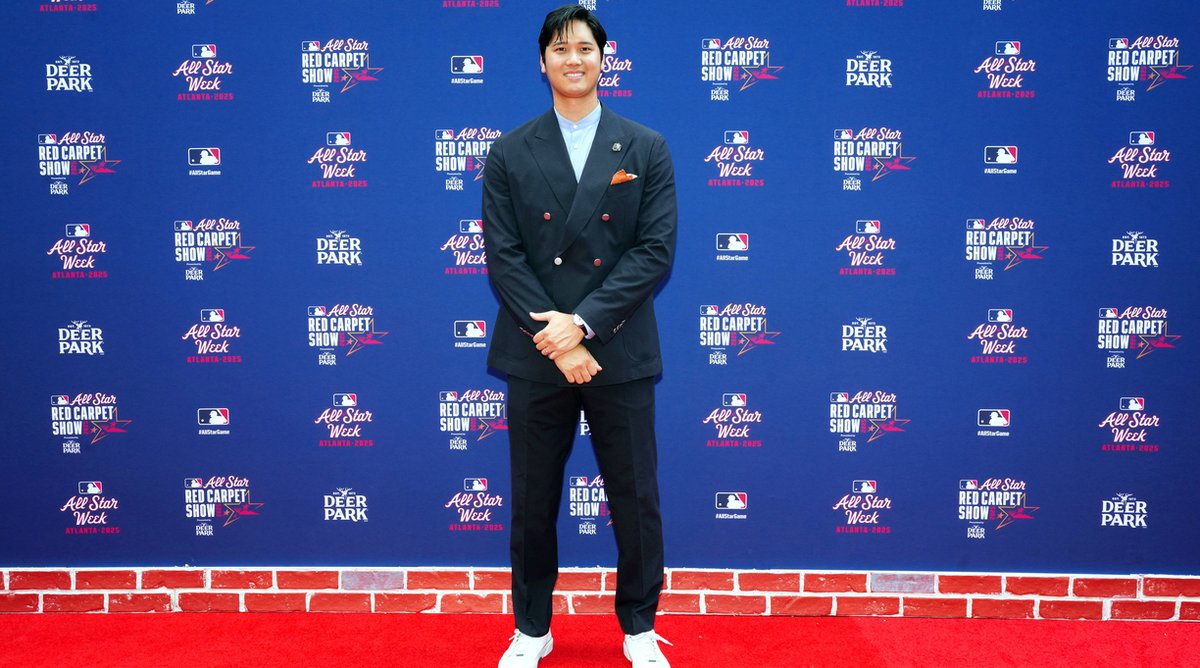 KirkusReviews's tweet image. Shohei Ohtani will publish a children’s picture book next year. The baseball phenom’s DECOY SAVES OPENING DAY, written with Michael Blank and illustrated by Fanny Liem, features his beloved dog, Decoy. @Dodgers @HarperChildrens ow.ly/y3b550WrXHv