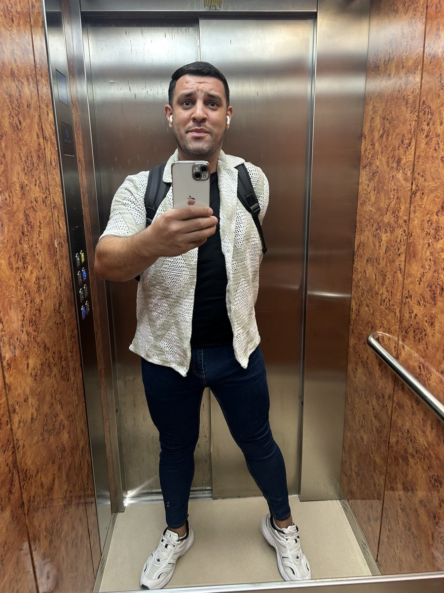 También uso ropa 🤪🤪🤪🤪 no todo es desnudo