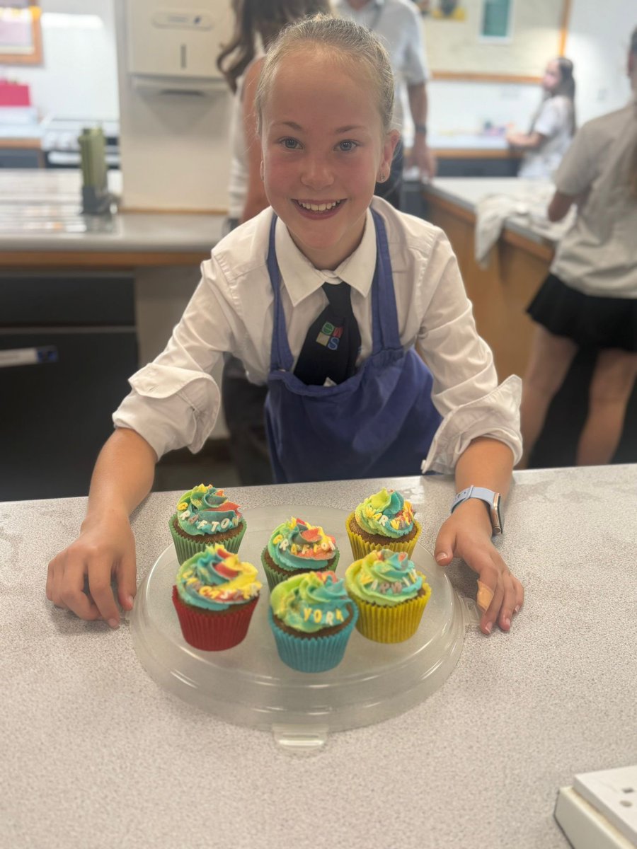 EWSacademy_'s tweet image. Our talented Y7 students at Deanshanger took part in a Bake Off this morning and the results were incredible! A huge well done to all our budding bakers – you absolutely smashed it! 👏🎉 #TeamEWS #CupcakeChallenge #Year7Stars #BakeOffMagic #EWSDeanshanger