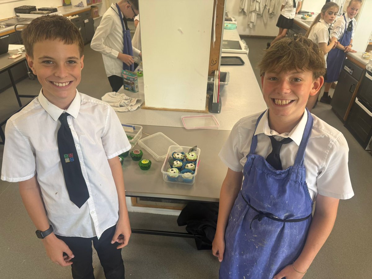 EWSacademy_'s tweet image. Our talented Y7 students at Deanshanger took part in a Bake Off this morning and the results were incredible! A huge well done to all our budding bakers – you absolutely smashed it! 👏🎉 #TeamEWS #CupcakeChallenge #Year7Stars #BakeOffMagic #EWSDeanshanger