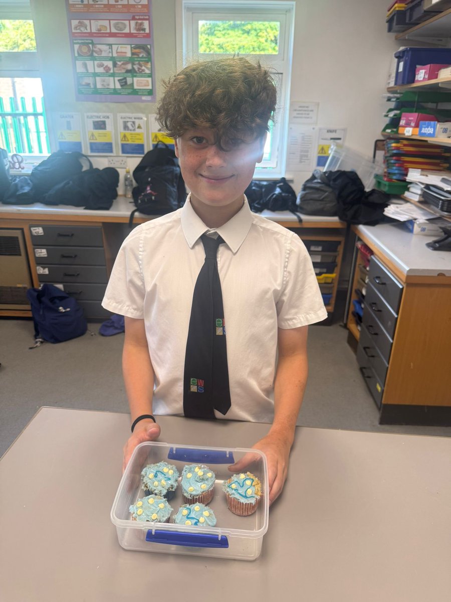 EWSacademy_'s tweet image. Our talented Y7 students at Deanshanger took part in a Bake Off this morning and the results were incredible! A huge well done to all our budding bakers – you absolutely smashed it! 👏🎉 #TeamEWS #CupcakeChallenge #Year7Stars #BakeOffMagic #EWSDeanshanger