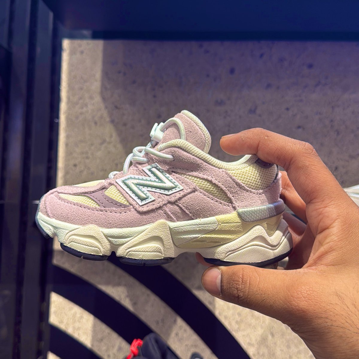 Keshav_Lohiaaa's tweet image. Did sneaker shopping for mine and my friends’ niece and honestly kids sneakers are way toooo cute!!!!
@newbalance 9060 looks insane on toddler feet 😍