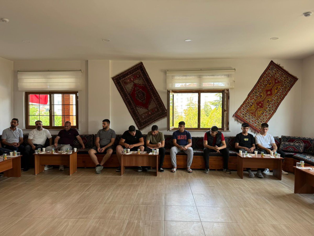 Mahallede Gençİz!

İl Başkanımız Seher Hanımefendi ve Mucur İlçe Başkanımız Aydın Altınok ile birlikte, Mucur Gençlik Kollarımızın düzenlediği “Mahallede Gençİz”programında genç kardeşlerimizle bir araya geldik. Gençlerin olduğu her yerde umut, enerji ve dava bilinci var!